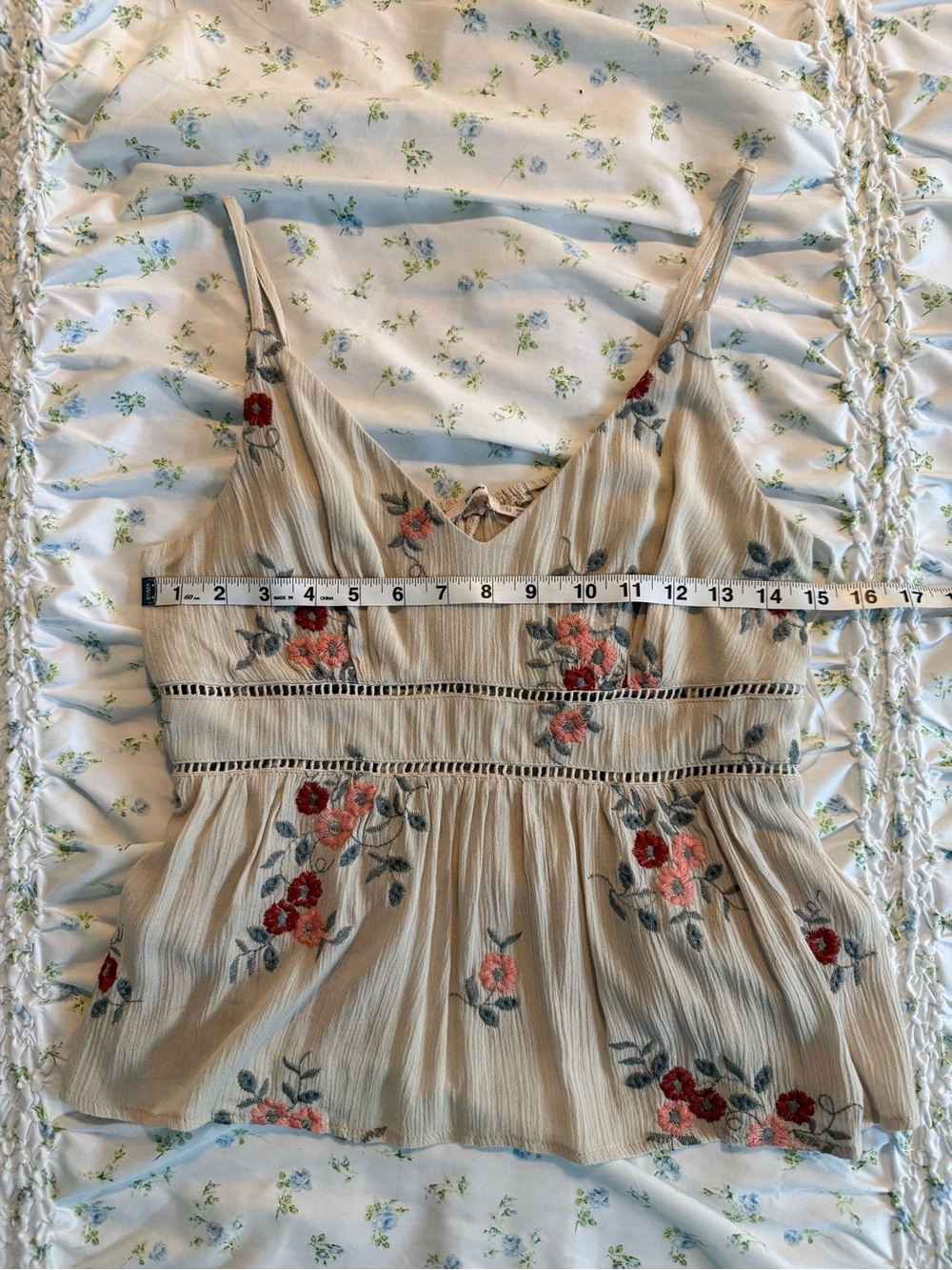 NWOT Francesca’s Embroidered Cream & Pink Floral V-Neck Peplum Camisole Cottage - Picture 8 of 9